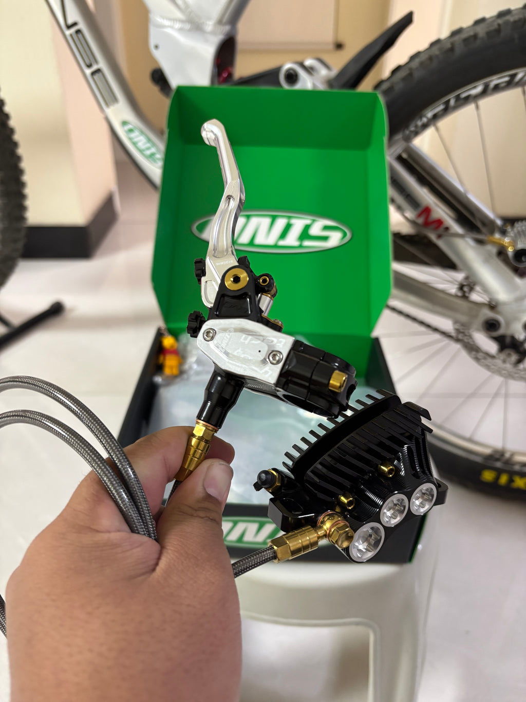 Dnis v6 single brake set