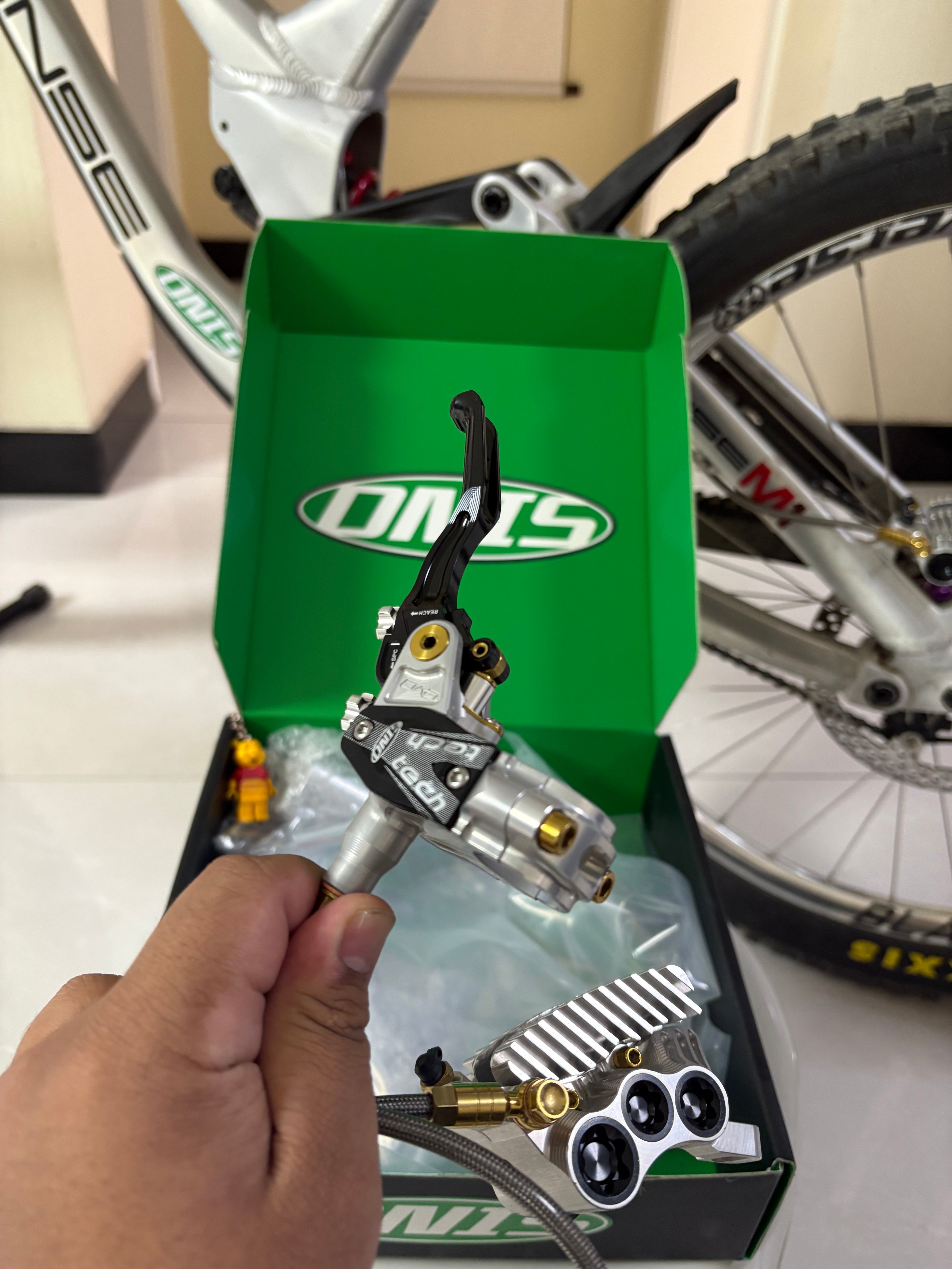 Dnis v6 brake set