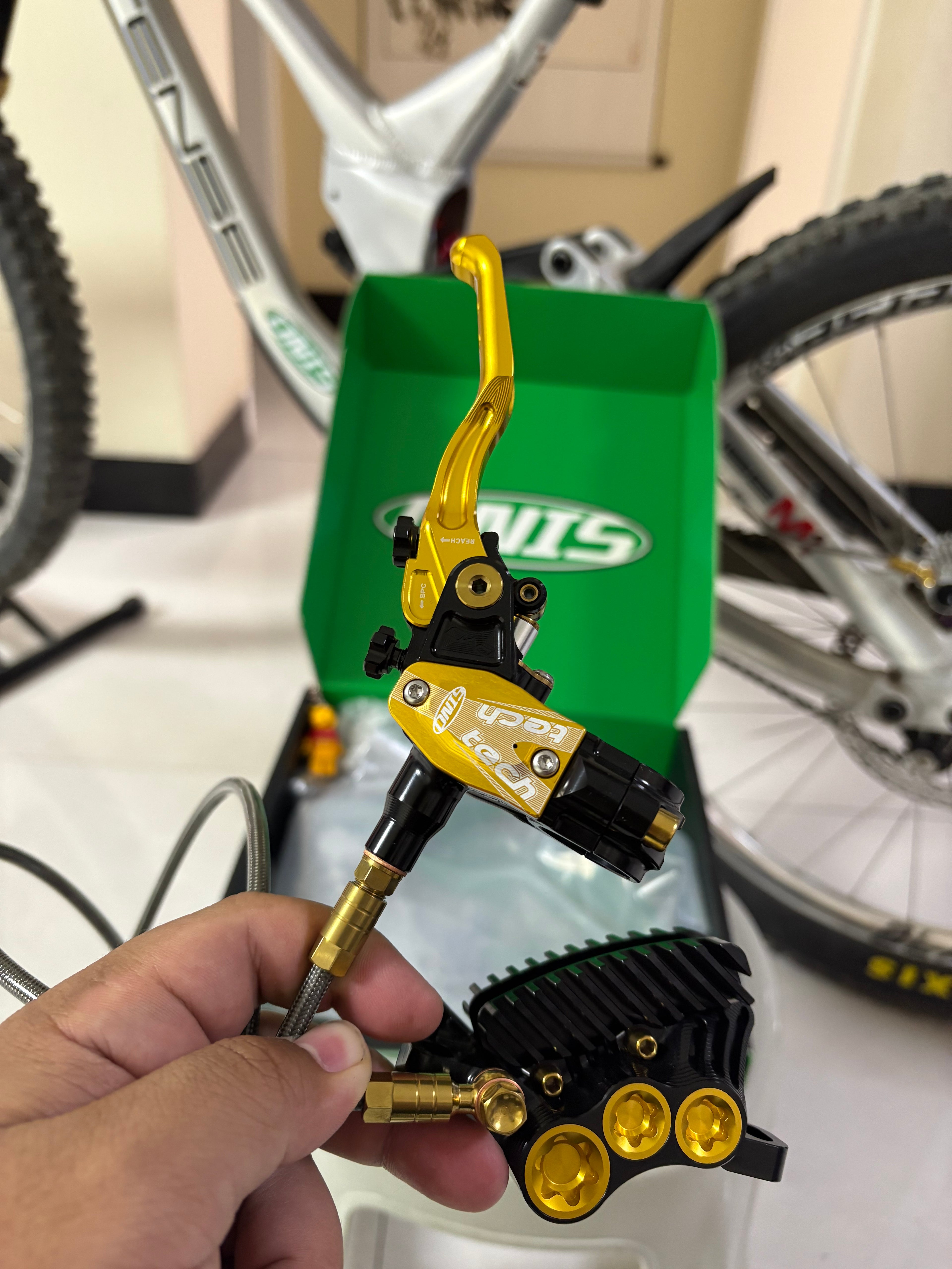 Dnis v6 brake set