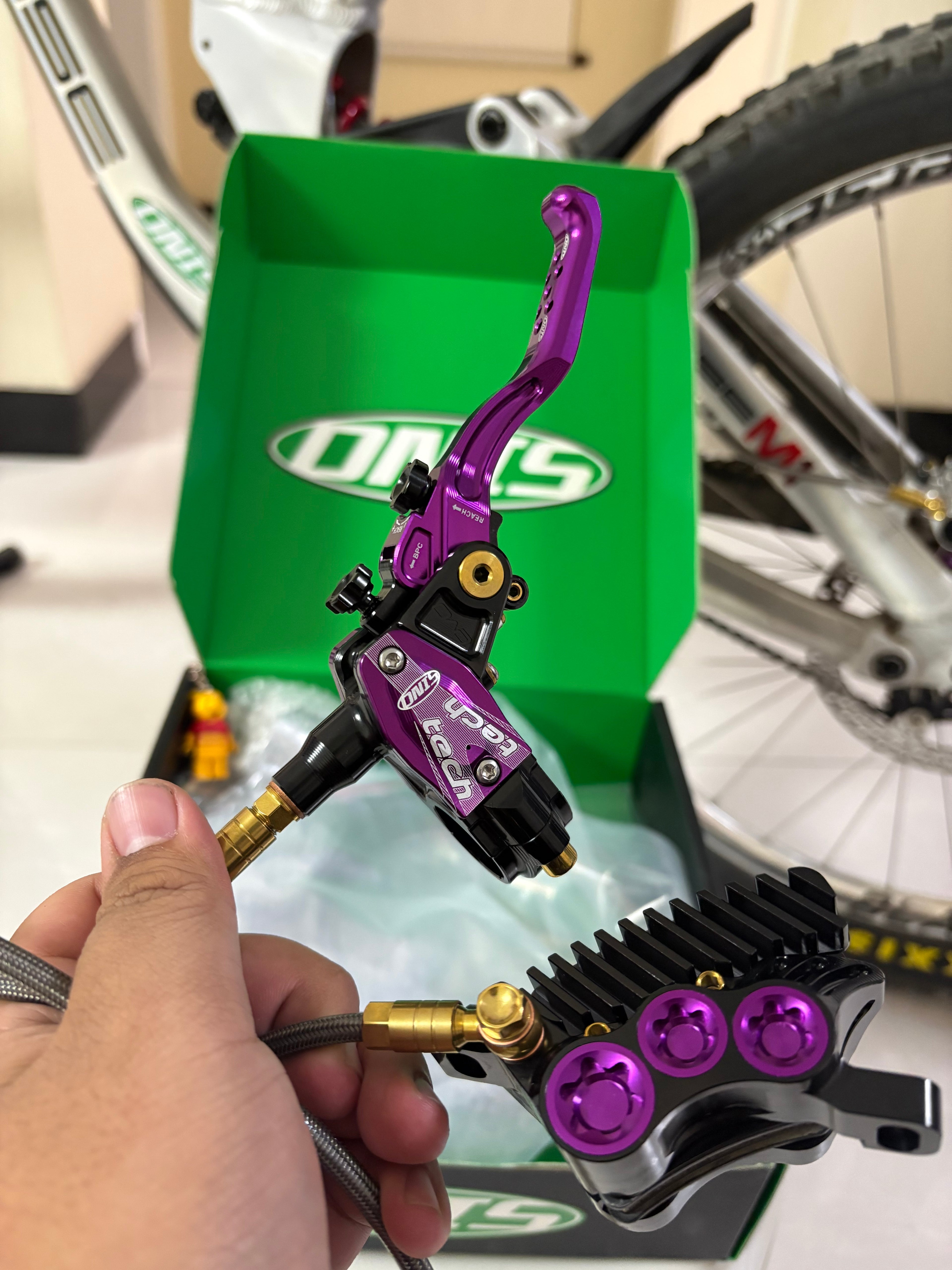 Dnis v6 brake set